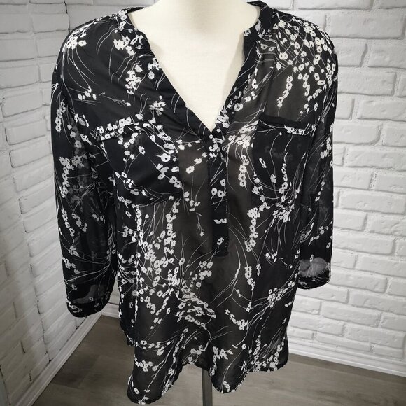 Apt 9 Ladies Black & Grey Flower Pattern Size Large V-neck Sheer Blouse - Picture 1 of 6